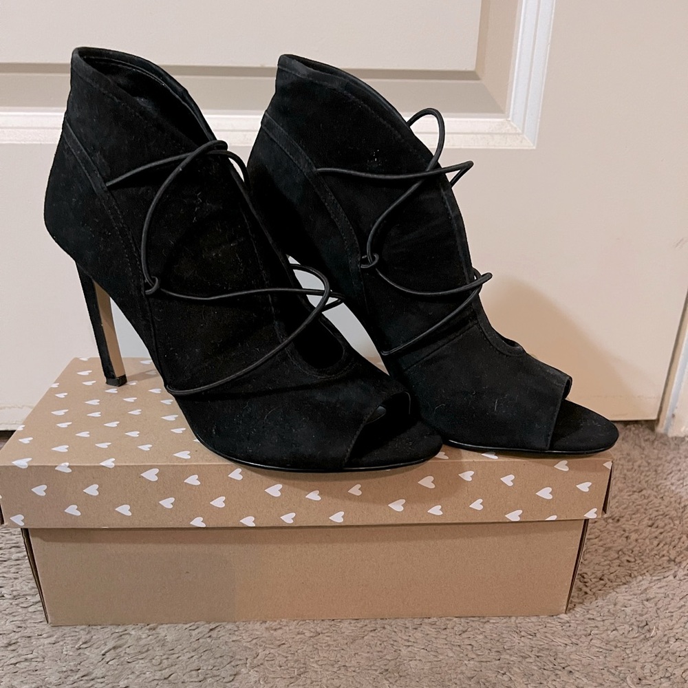 Black BCBG heel bootie